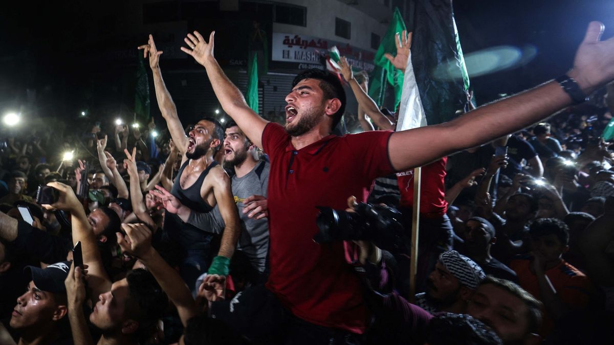 Pro Izrael a Hamás začalo platit příměří. Palestinci slaví v ulicích